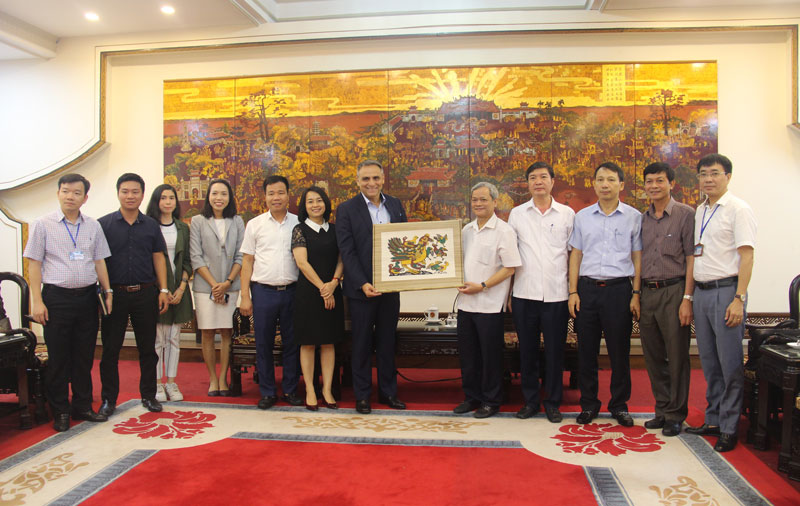 Chủ tịch UBND tỉnh Nguyễn Tử Quỳnh tiếp Tập đoàn Central Group Việt Nam