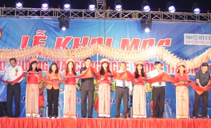 Khai mạc Hội chợ thương mại - Công nghệ thông tin điện tử Bắc Ninh 2015