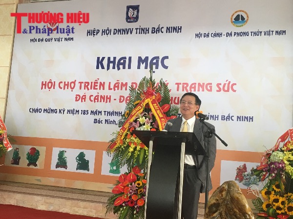 Rực rỡ những sắc màu tại Hội chợ triển lãm đá quý, trang sức, đá cảnh, đá nghệ thuật