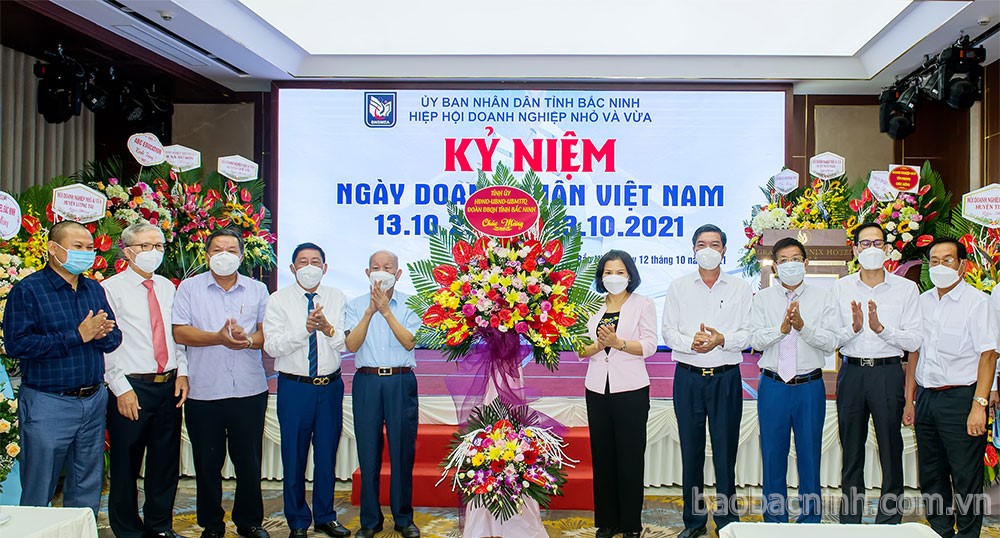 Chủ tịch UBND tỉnh chúc mừng Ngày Doanh nhân Việt Nam