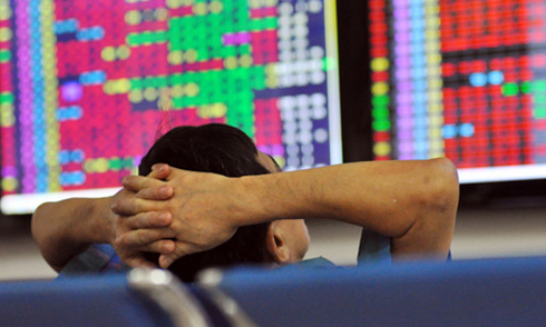 Cổ phiếu bị bán mạnh, Vn-Index xuống thấp nhất 5 tháng