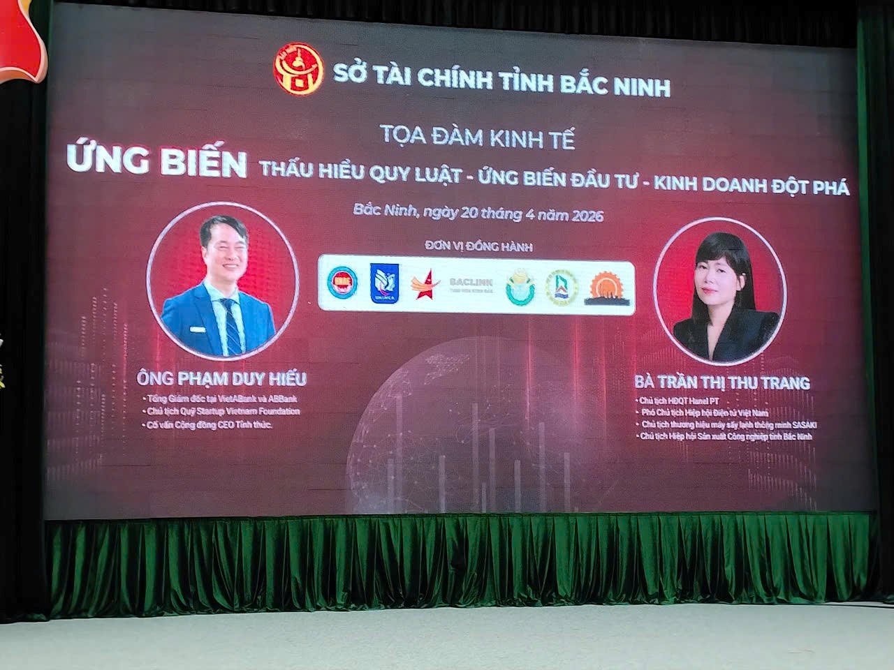 Tọa đàm kinh tế “ỨNG BIẾN - Thấu hiểu quy luật, ứng biến đầu tư, kinh doanh đột phá”