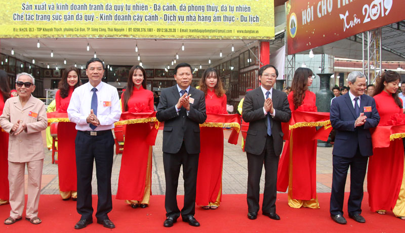 Khai mạc Hội chợ triển lãm đá quý, đá cảnh