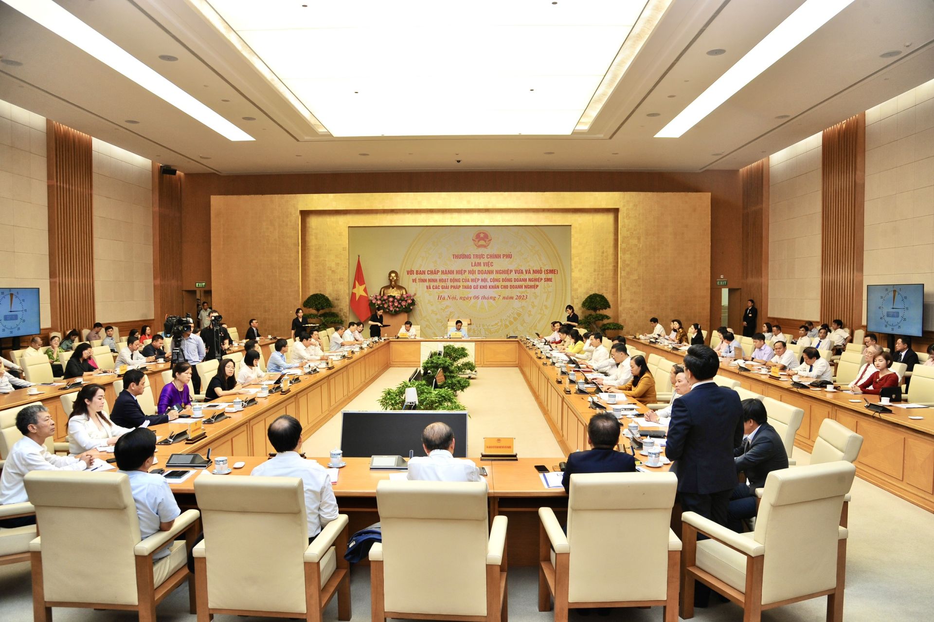 Thủ tướng Phạm Minh Chính chủ trì buổi làm việc với Hiệp hội Doanh nghiệp nhỏ và vừa Việt Nam