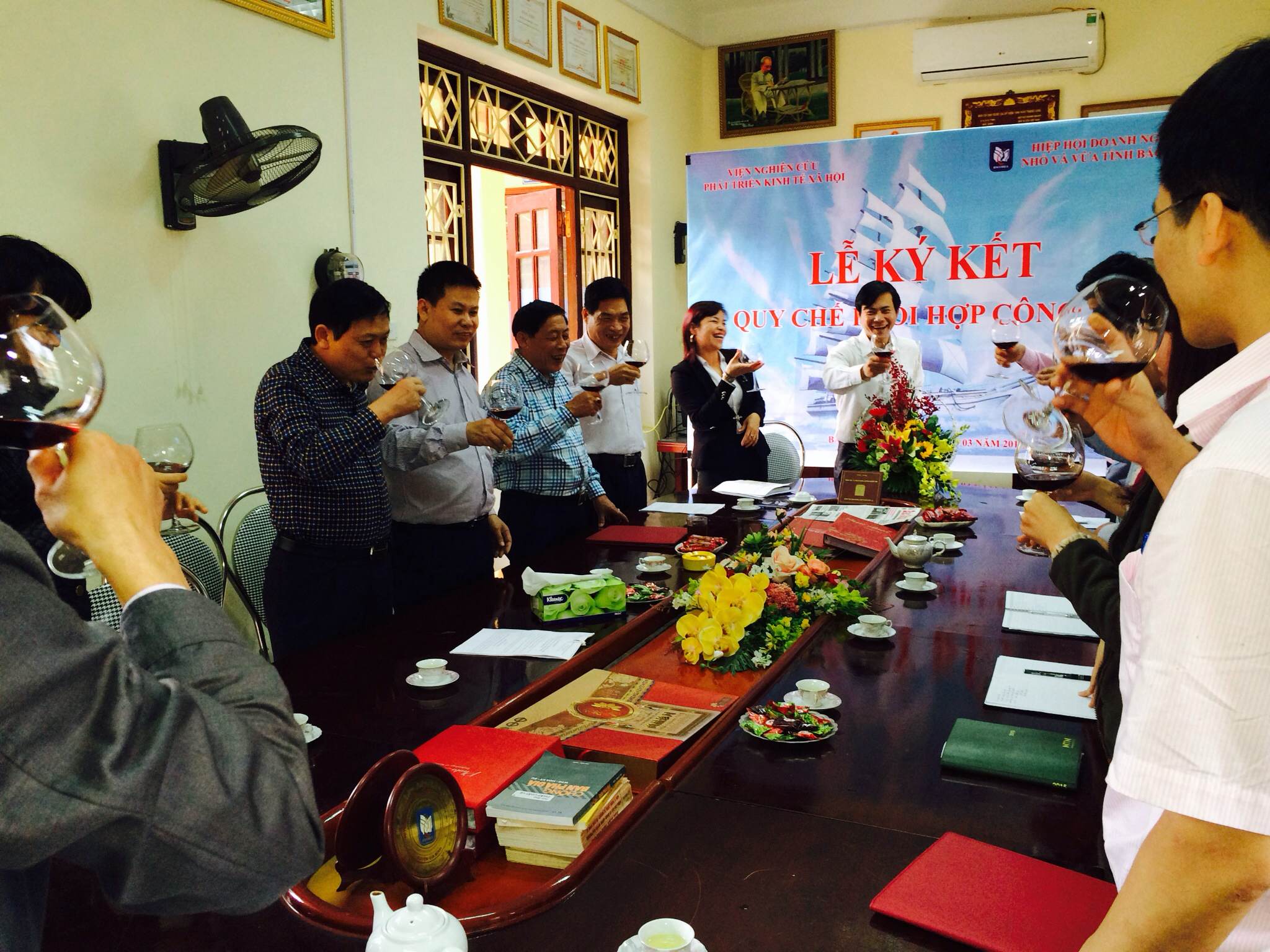 Lễ ký kết Quy chế phối hợp công tác giữa Hiệp hội DNNVV tỉnh Bắc Ninh và Viện Nghiên cứu Kinh tế - Xã hội tỉnh Bắc Ninh 