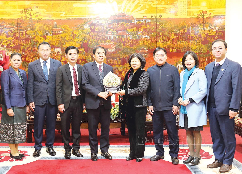 Đoàn đại biểu tỉnh Hủa Phăn (Lào) thăm, chúc Tết Đảng bộ, chính quyền và nhân dân tỉnh Bắc Ninh